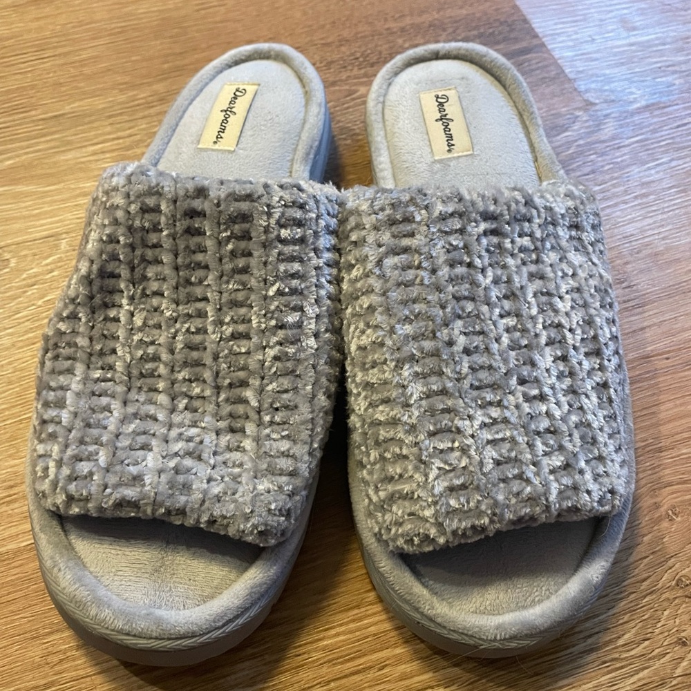 Gray Textured Slippers
